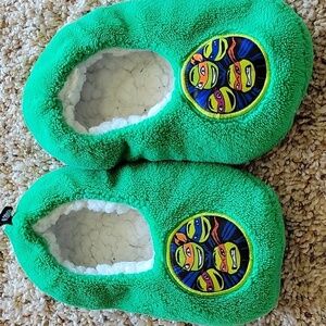 Teenage Mutant Nija Turtles slippers, size 6/7 toddler